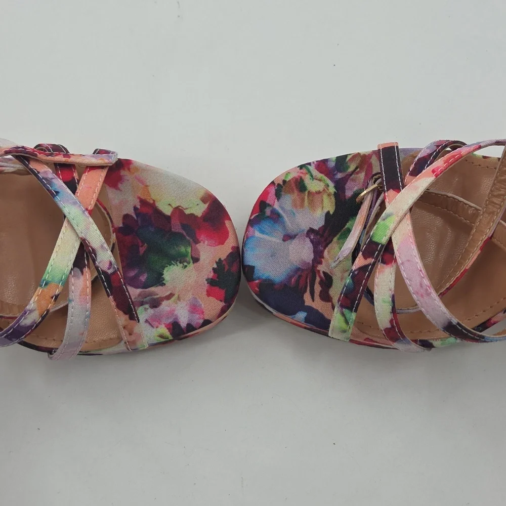 Floral Platform Strappt Sandals - Picture 15 of 16